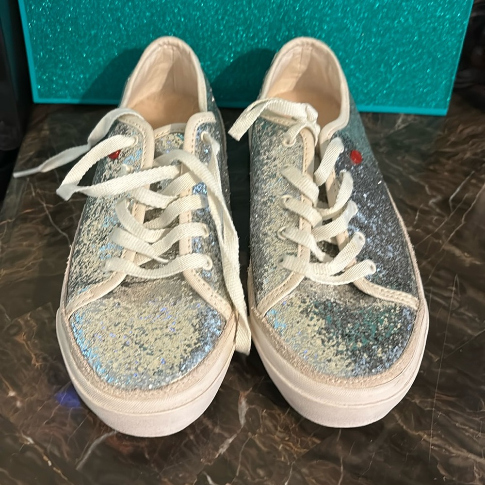 NWOT Sparkly Ugg Big Kid Girl Shoe size 4